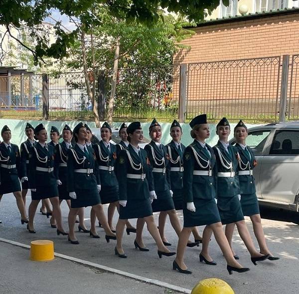 В Ростове в честь Дня Победы проведут 14 мини-парадов во дворах ветеранов