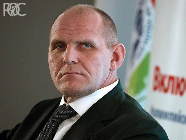 Депутат Александр Карелин предложил провести досрочные выборы в Госдуму