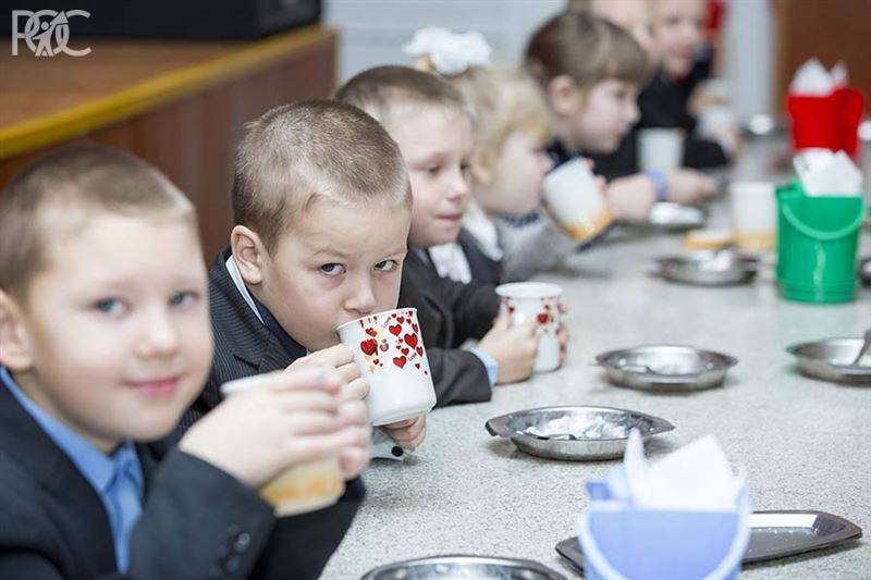 В школах Ростовской области ввели безналичную оплату питания