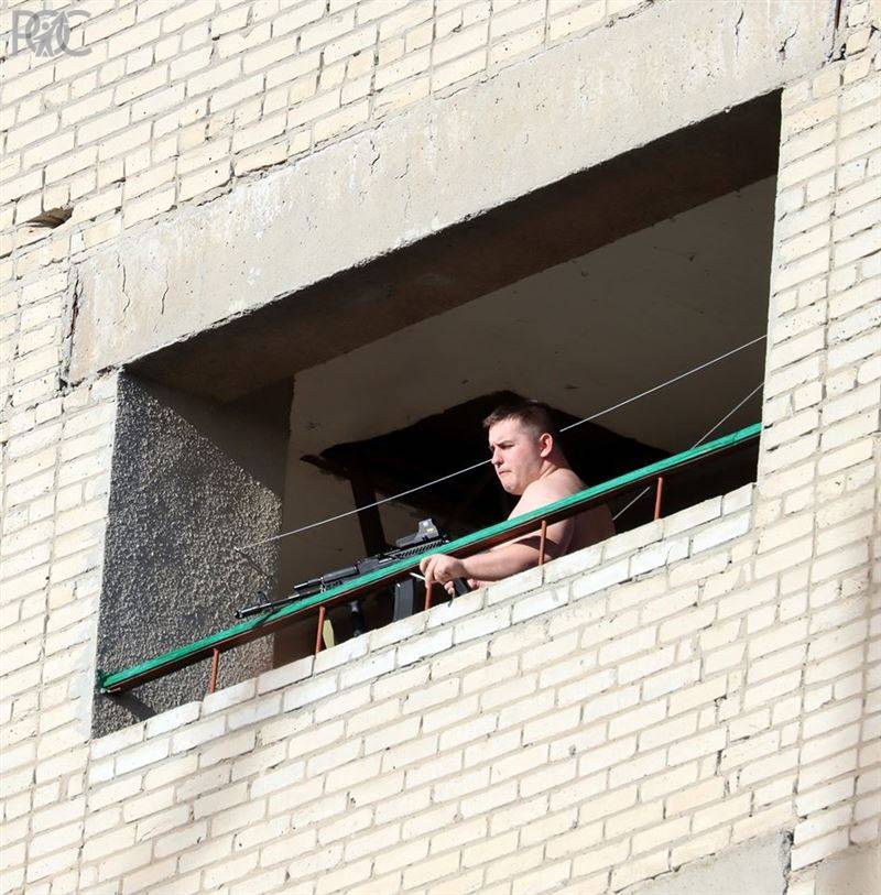 Полиция проводит проверку по факту стрельбы с балкона в Таганроге