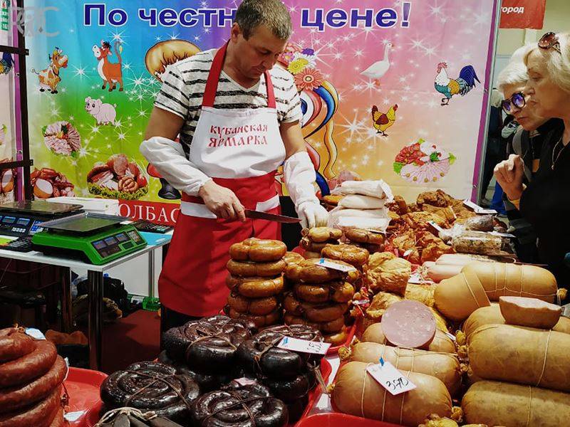 За 10 месяцев 2019 года дончане приобрели товаров почти на 800 млрд рублей