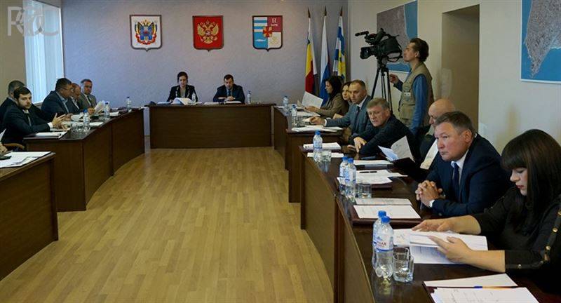 В Таганрогской думе «политически мудро» поделили восемь депутатских комиссий