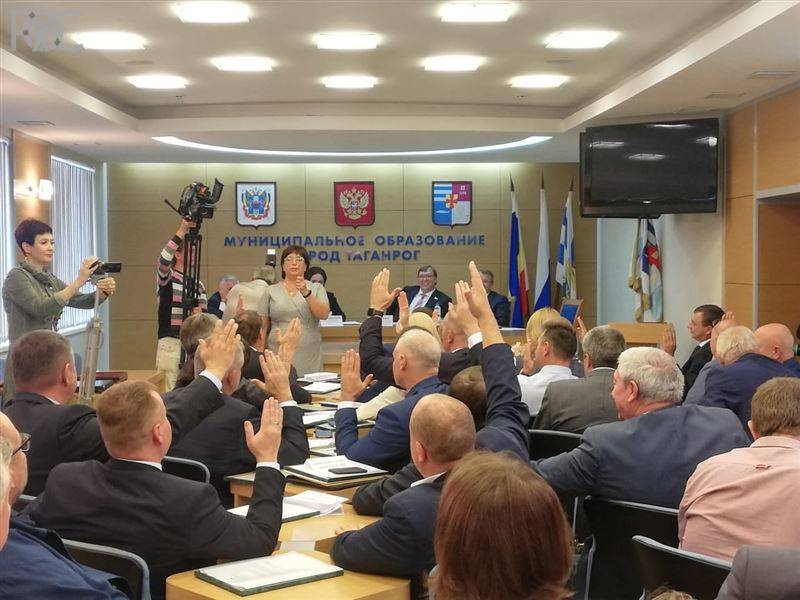 В Таганроге депутаты нового созыва оставили старых глав