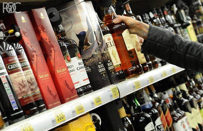 Минэкономики не поддержало законопроект о запрете продажи алкоголя молодым людям до 21 года