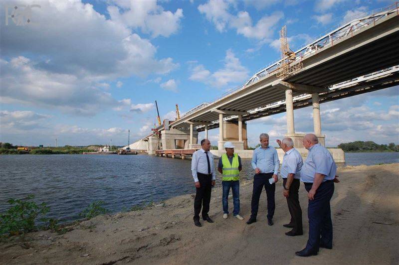 В Ростовской области возобновилось движение через Северский Донец по временному мосту
