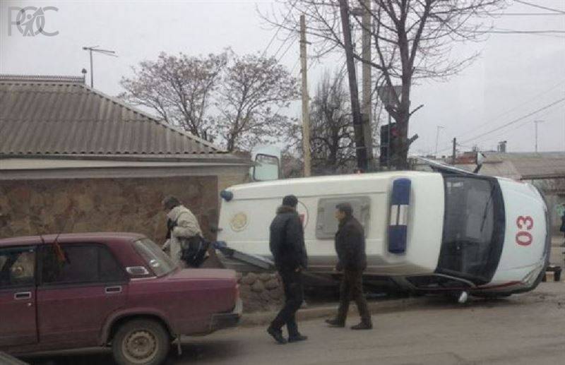 В Ростове  неизвестный на ВАЗе «опрокинул» машину скорой помощи и скрылся с места ДТП