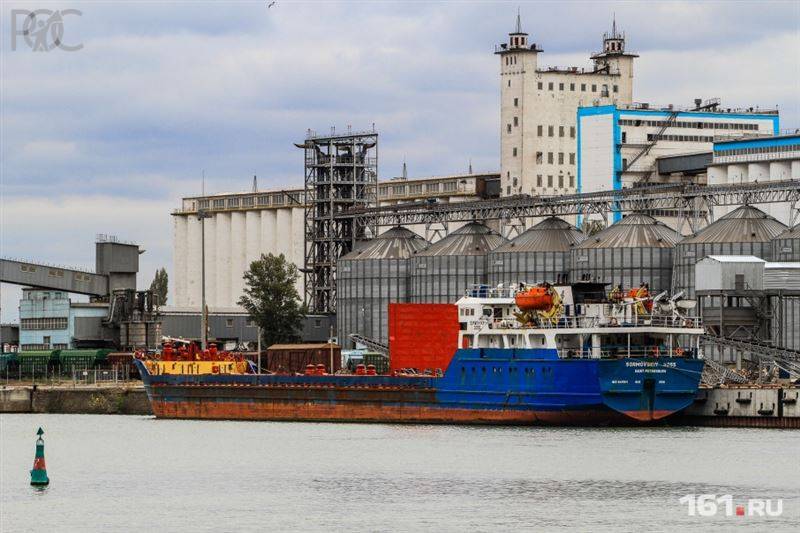 В Ростовском порту инспектор группы осмотров судов получил взятку от капитана теплохода