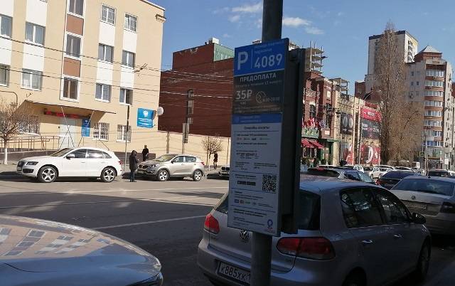 Бесплатные парковки и отмену льготного проезда ввели ростовские власти для ограничения поездок в общественном транспорте
