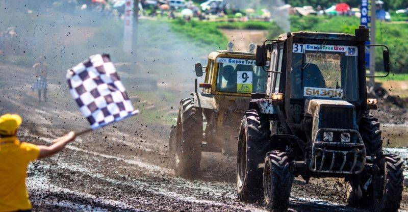 В Ростовской области гонки на тракторах не отменят