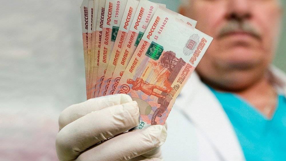 Коронавирус «повысил» зарплаты врачам. Специалистам предлагают от 100 тысяч рублей