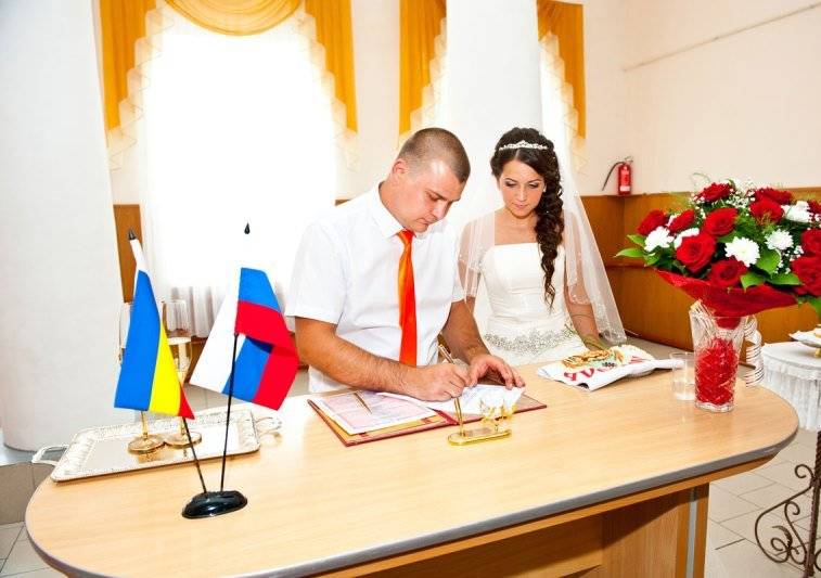 Дончане дождались Дня семьи, любви и верности, чтобы зарегистрировать брак