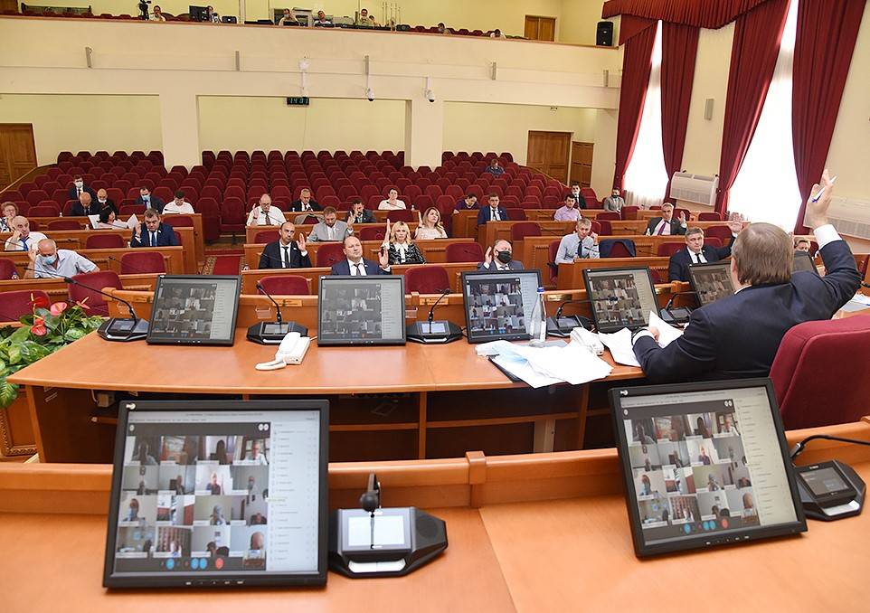 Областные депутаты обратились в Госдуму с предложением продлить антикризисные меры на 2021 год