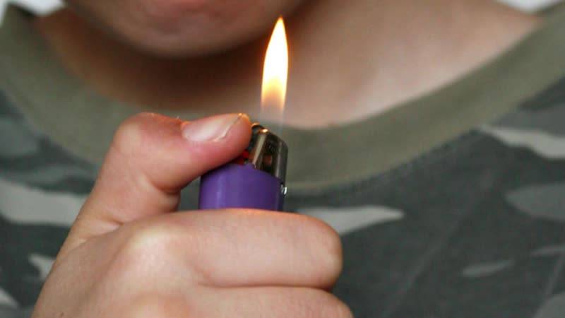 В Ростовской области предложили запретить продажу зажигалок и газовых баллончиков детям