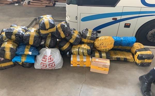 Пограничники нашли в тайниках автобуса 142 тюка с контрабандой