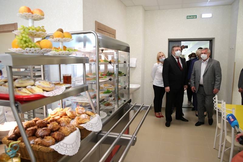 Власти Ростова утвердили нормативы стоимости бесплатного горячего питания учеников 1 – 4 классов
