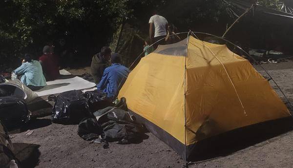 Более тысячи граждан  Узбекистана разбили палаточный лагерь на вокзале в Ростове