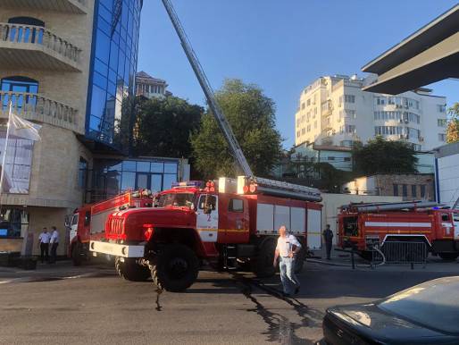 Третий пожар в жилых зданиях за неделю: в Ростове горела гостиница Radisson Blu