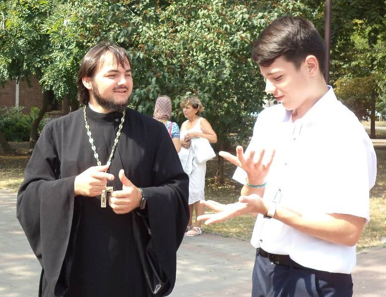 В Ростовской епархии священников научат жестовому языку, чтобы проводить богослужения с сурдопереводом