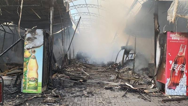 В Шахтах на городском рынке произошел пожар по повышенному рангу