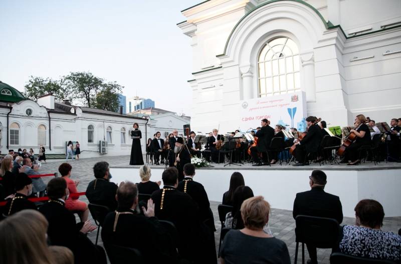 Первый концерт симфонической музыки прошел на Соборной площади Ростова