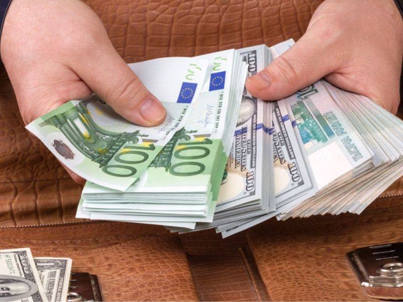 Ростовчане теперь скупают валюту, а не гречку