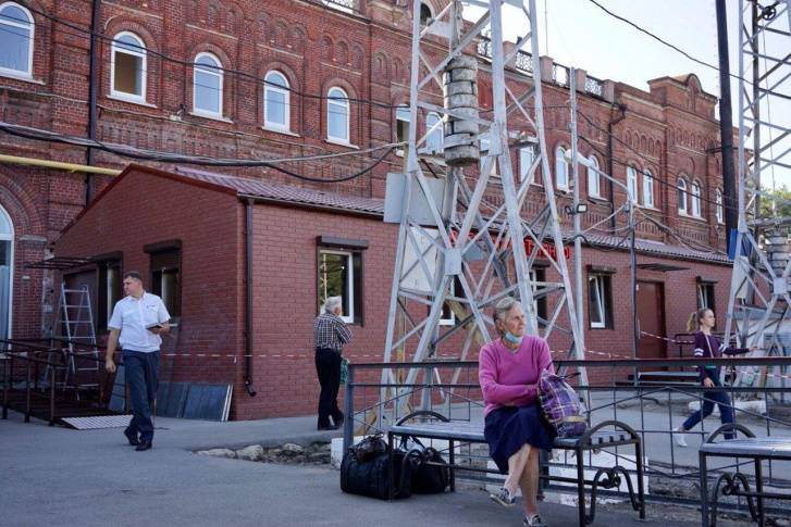 Блогер-урбанист Варламов возмущен «халтурным» ремонтом Старого железнодорожного вокзала Таганрога