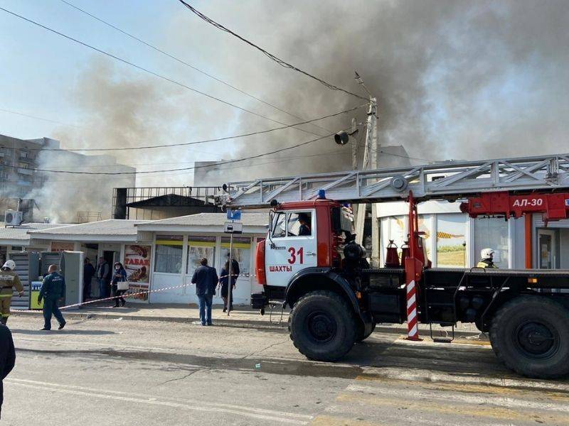 В городе Шахты горит рынок