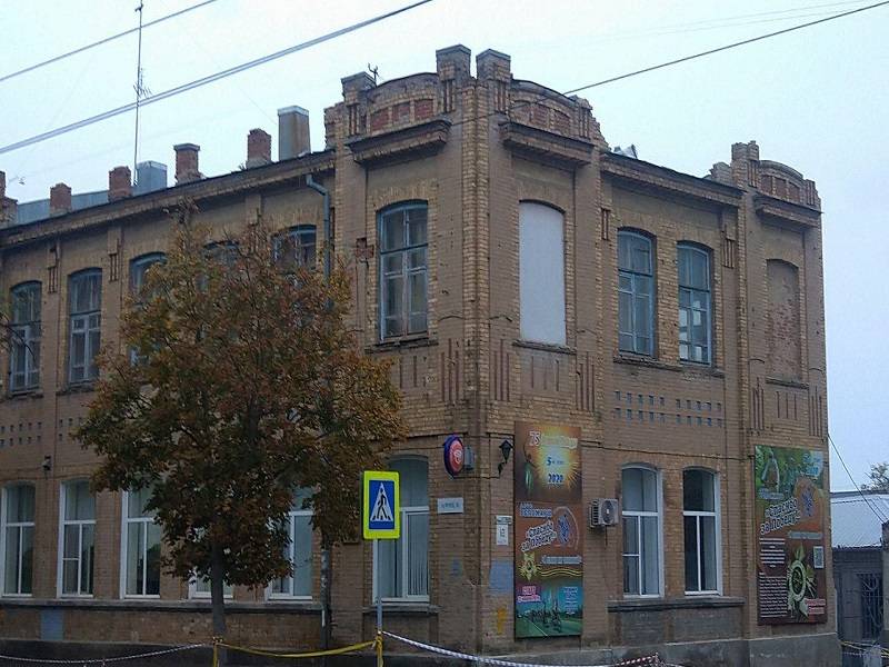 В Таганроге ремонтом «уродуют» исторический облик здания Центральной почты