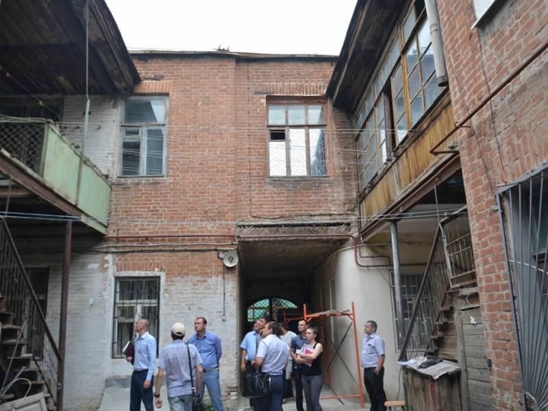 В Ростове и Шахтах не смогли расселить аварийные дома