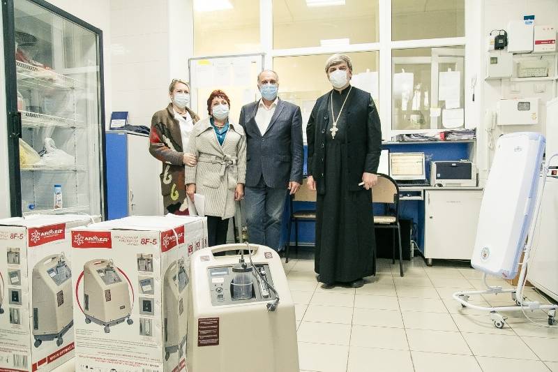 Церковь и благотворители приобрели жизненно важное оборудование для ковидного госпиталя Азова