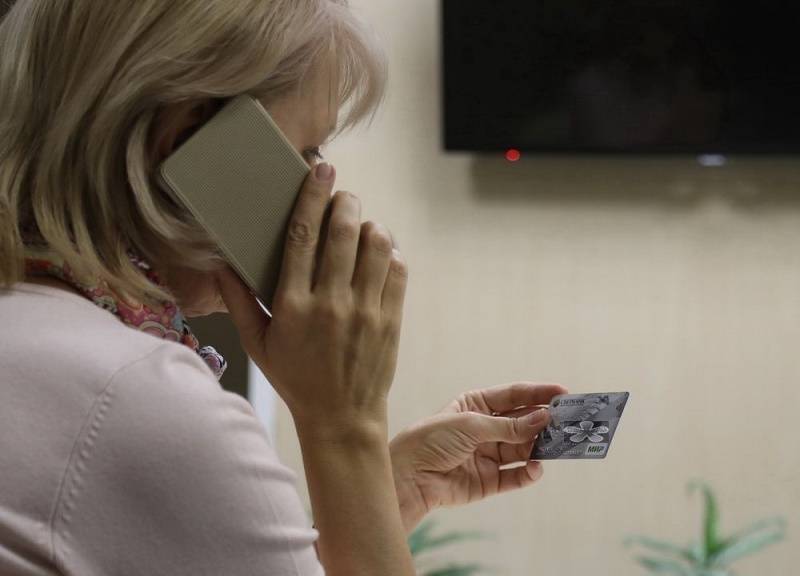 Жительница Ростова захотела получить тысячу рублей за телефонный опрос и потеряла все деньги