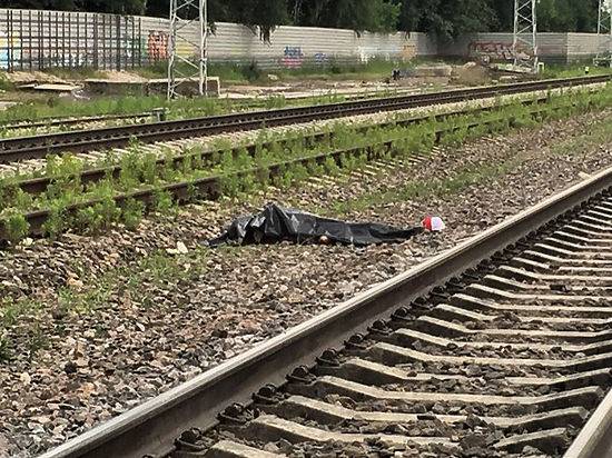 Под Таганрогом поезд насмерть сбил 17-летнего парня