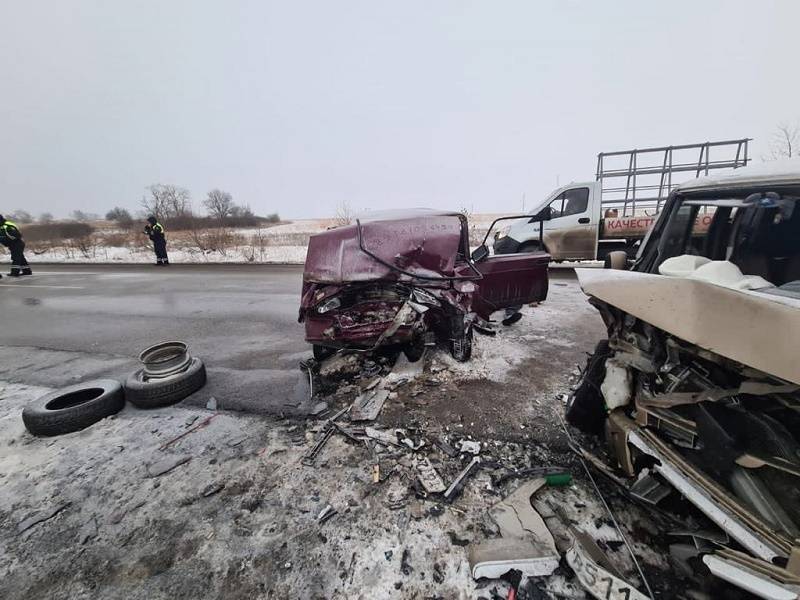 В Ростовской области при лобовом столкновении ВАЗа и Fiat погиб водитель отечественного авто
