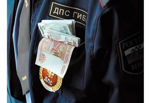 В Ростовской области инспекторы ГИБДД брали взятки с нетрезвых водителей через посредника