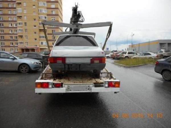 В Ростове вор погрузил чужой автомобиль на эвакуатор и отвез в пункт приема металла