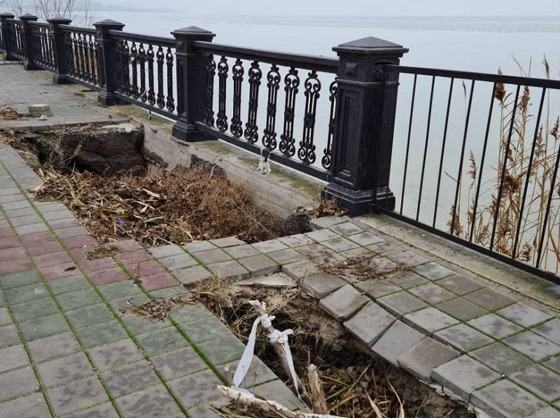 Власти Таганрога не могут остановить стремительное разрушение главной  набережной города