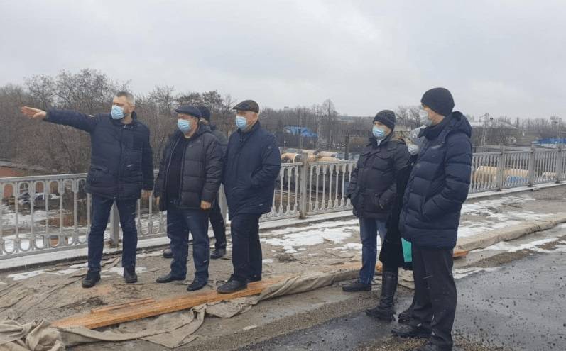 Окунев поручил открыть пешеходное движение по новому мосту на Малиновского в Ростове