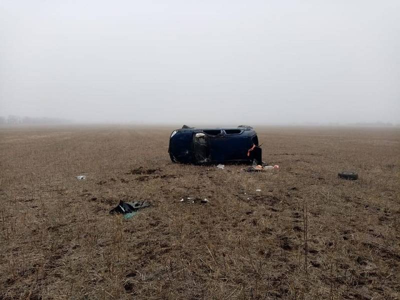 В Ростовской области в перевернувшемся авто погибла молодая пассажирка