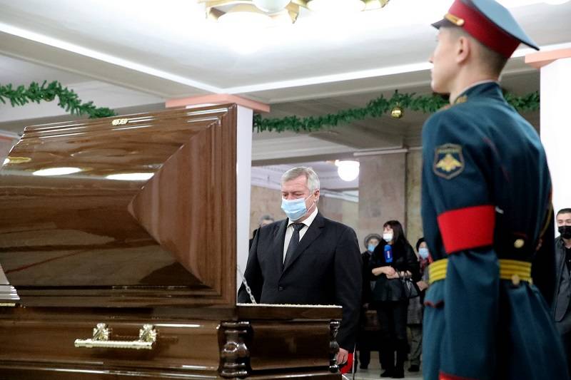Экс-директора «Ростсельмаша» похоронили на Аллее героев Северного кладбища