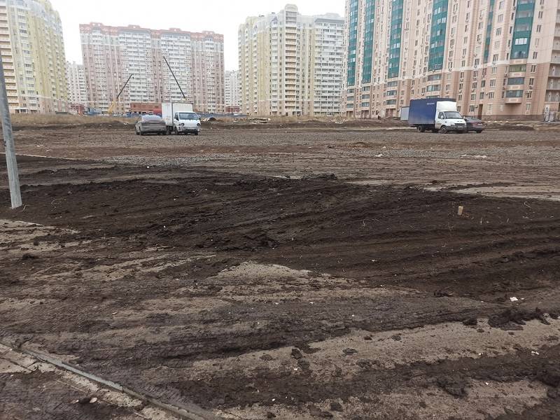 Ростовских водителей обвинили в уничтожении детской площадки в Левенцовке