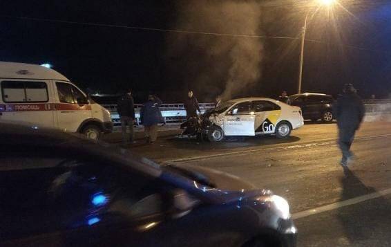 В Ростове возбуждено уголовное дело в отношении полицейского, по вине которого погибли его пассажир и водитель «Яндекс. Такси»
