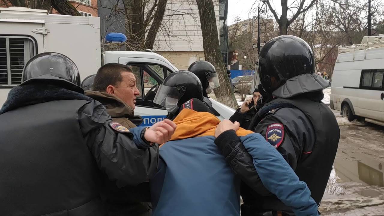 Более 30 ростовчан арестовали и оштрафовали за поддержку Навального