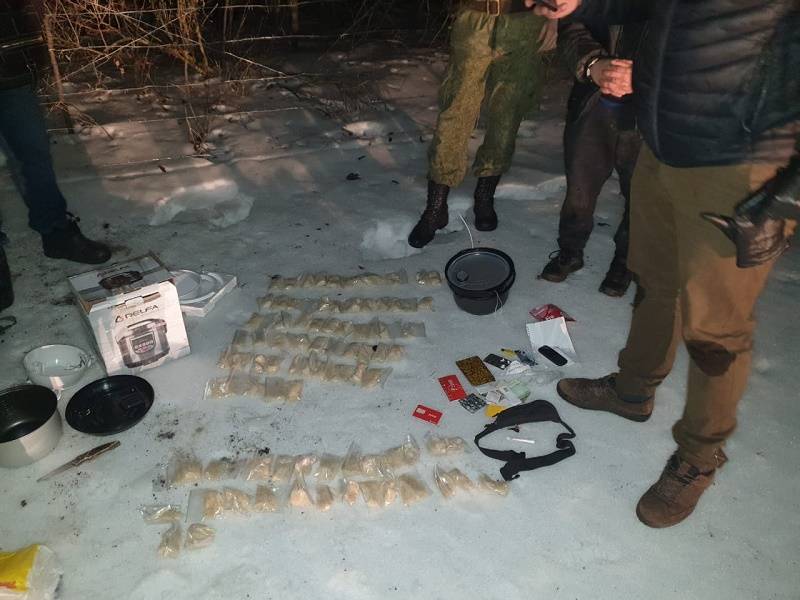 Гражданин Украины пытался пронести на территорию Ростовской области почти 3 кг синтетических наркотиков