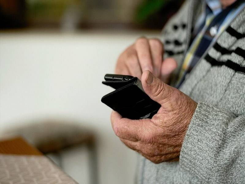 У 77-летнего таганрожца телефонный мошенник украл более двух миллионов