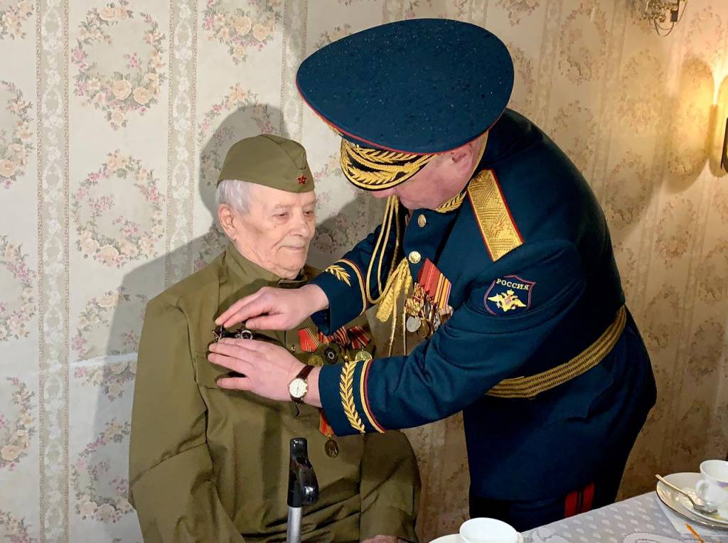 Ветеран ВОВ из Ростова-на-Дону получил Орден Красной Звезды спустя 76 лет