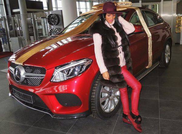 Ростовчане считают идеальным женским автомобилем красный седан