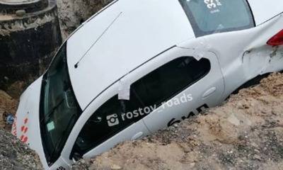 В Ростове такси провалилось под землю