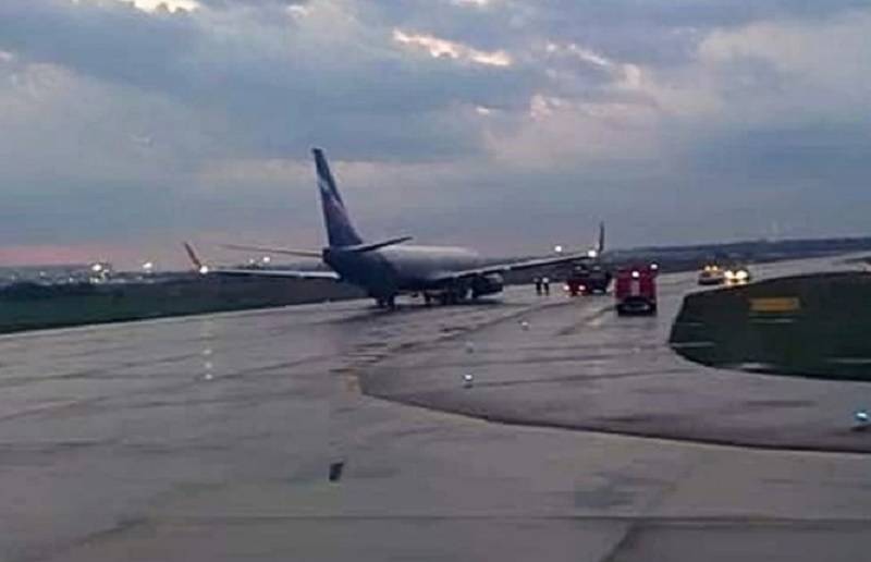 В сети появилось видео из салона самолета, совершавшего аварийную посадку в Краснодаре