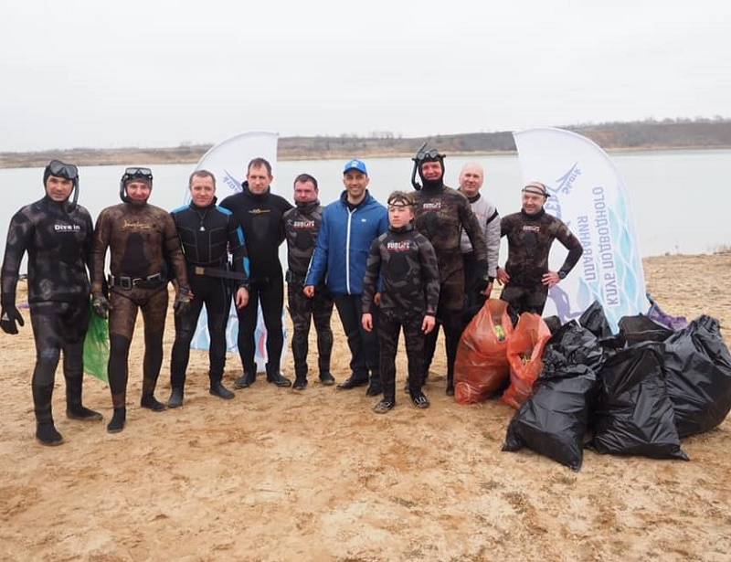 В Ростовской области дайверы собирали подводный мусор в местах отдыха у водоемов