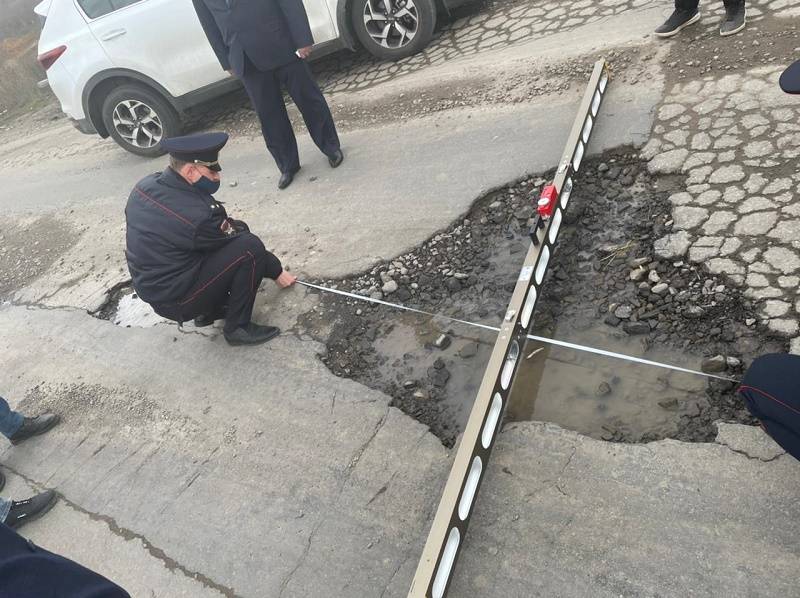 В Ростовской области с начала года ГИБДД возбудила больше 160 дел из-за ненадлежащего содержания дорог